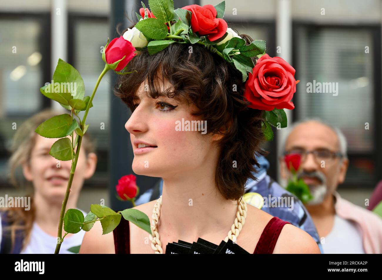 Londra, Regno Unito. Una coalizione di gruppi ambientalisti, tra cui Extinction Rebellion e Just Stop Oil, ha protestato per impedire al governo di concedere un licidio alla società Equinor per aprire un nuovo giacimento petrolifero nel Mare del Nord. Hanno tenuto una dimostrazione presso il Dept of Energy Security e Net Zero prima di marciare verso gli uffici di Equinor a Paddington. Crediti: michael melia/Alamy Live News Foto Stock