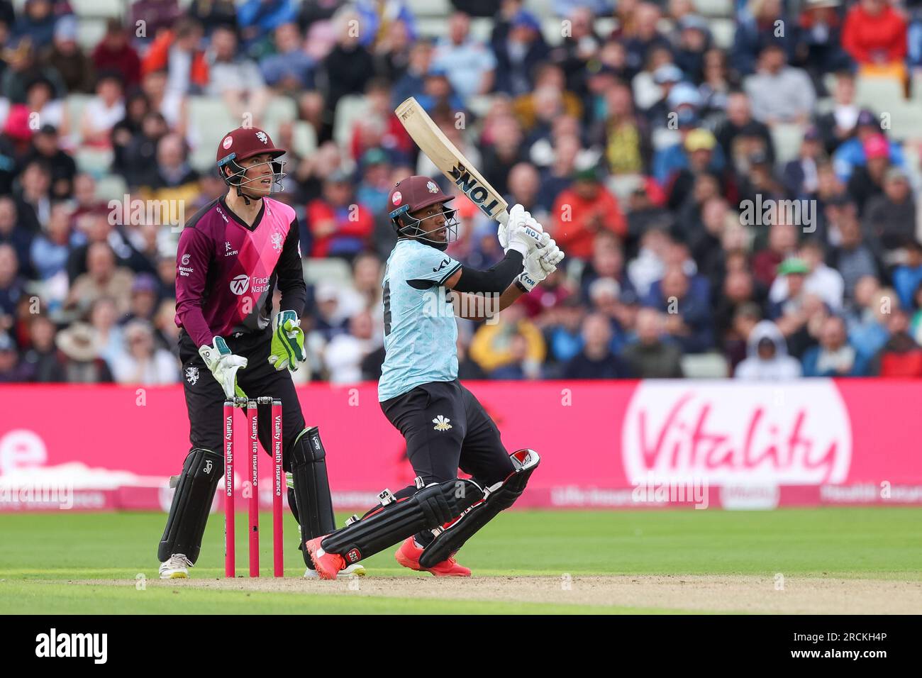 Preso a Birmingham, Regno Unito, il 15 luglio 2023 al Warwickshire County Cricket Club di Edgbaston. Nella foto è raffigurato il capitano di Surrey, Chris Jordan in azione con la mazza durante la Vitality Blast semi Final del 2023 tra Somerset e Surrey. L'immagine è solo per uso editoriale - credito a Stu Leggett tramite Alamy Live News Foto Stock