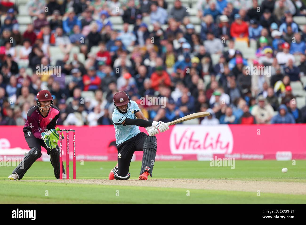 Preso a Birmingham, Regno Unito, il 15 luglio 2023 al Warwickshire County Cricket Club di Edgbaston. Nella foto è raffigurato il capitano di Surrey, Chris Jordan in azione con la mazza durante la Vitality Blast semi Final del 2023 tra Somerset e Surrey. L'immagine è solo per uso editoriale - credito a Stu Leggett tramite Alamy Live News Foto Stock