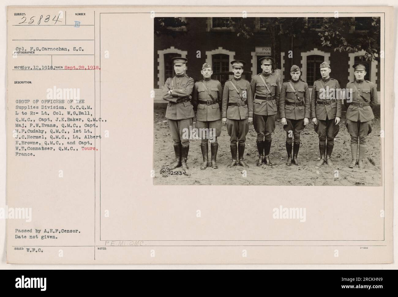 Gruppo di ufficiali della Divisione forniture. Da sinistra a destra: Tenente colonnello W.G.Ball, capitano J.K.Baker, Mej. P.W.Evans, Capt. M.P. Cudahy, 1st Lt. J.C.Hormel, LT. Albert E.Browne, e Capt. W.T. Connatser. Preso a Toura, in Francia. Data non specificata. Superato da A.E.F.Censor. Fotografia etichettata 25834 POS SBURSING. Foto Stock