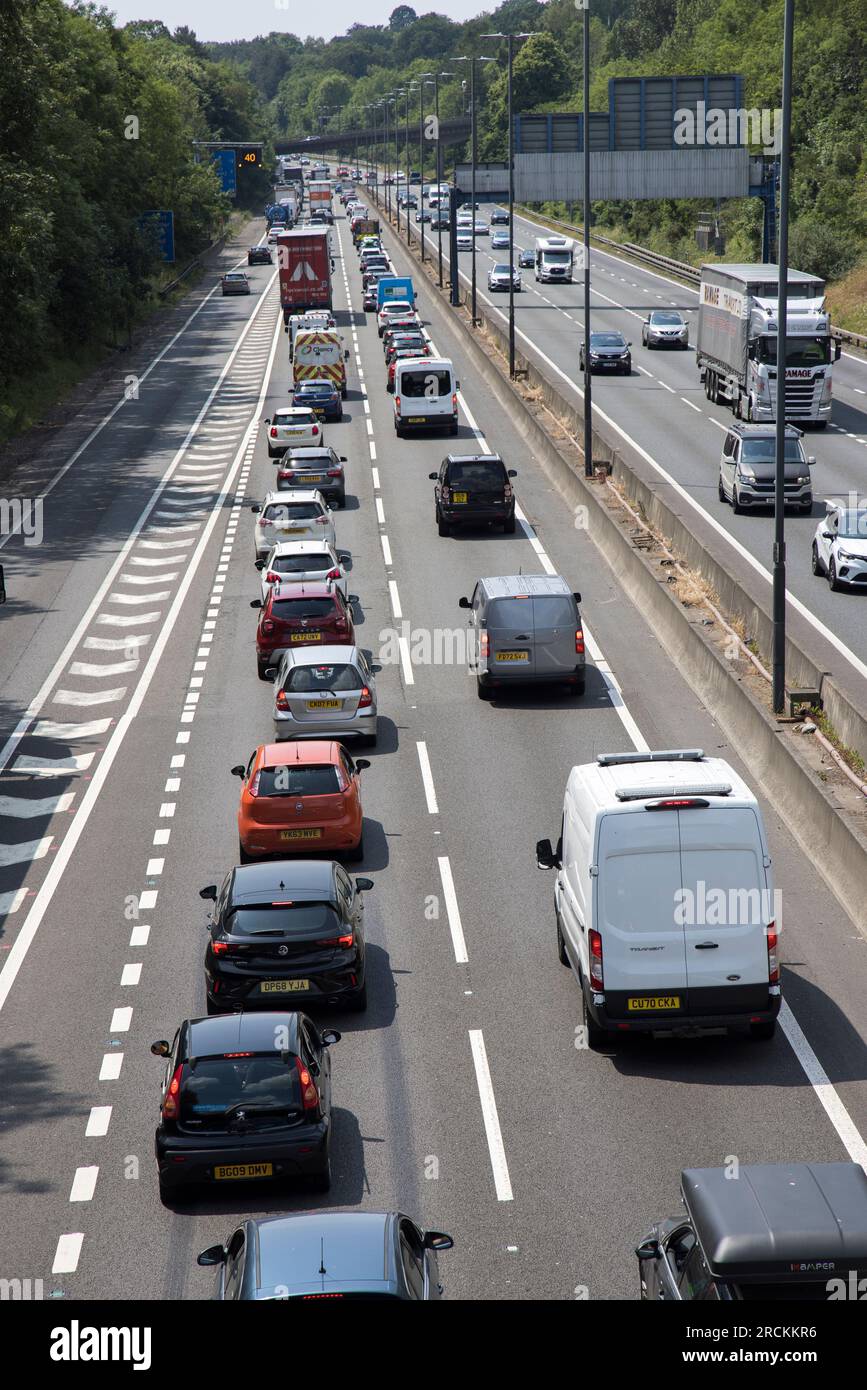 Il traffico si sta sviluppando sulla M4 a Newport, Galles, Regno Unito Foto Stock