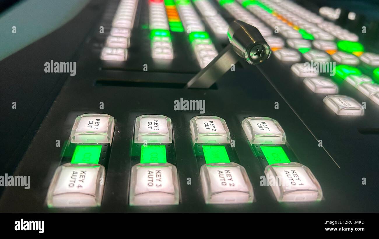 PANNELLO DI CONTROLLO PER LA REGISTRAZIONE CON PULSANTI E MIXER Foto Stock