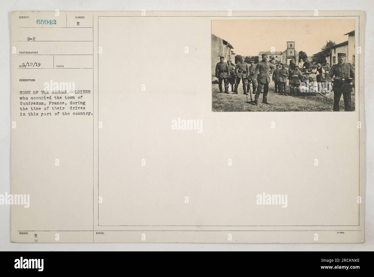 Soldati tedeschi a Gondrexon, Francia durante la prima guerra mondiale I soldati occuparono la città come parte della loro strategia militare nella regione. Questa fotografia, scattata il 12 maggio 1919, cattura alcune delle forze tedesche coinvolte nell'occupazione. L'immagine fa parte della collezione G-2 65942. Foto Stock