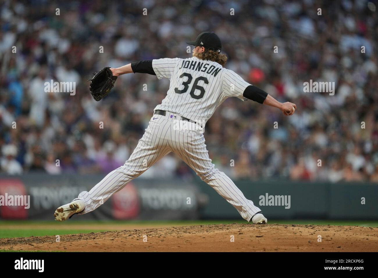 Denver CO, Stati Uniti. 14 luglio 2023. Il lanciatore del Colorado Pierce Johnson (36) lanciò un campo durante la partita con i New York Yankees e i Colorado Rockies al Coors Field di Denver Co. David Seelig/Cal Sport medi. Credito: csm/Alamy Live News Foto Stock