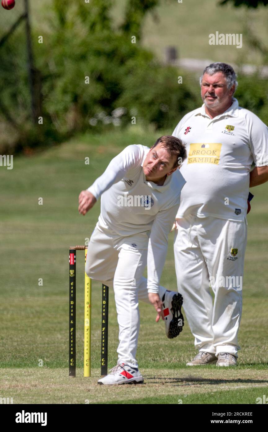 East Dean e Friston contro Seaford. Partita di cricket di sabato pomeriggio nel Sussex. Foto Stock