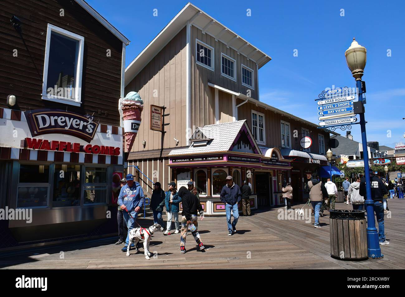 Pier 39, centro commerciale e popolare attrazione turistica, Fisherman's Wharf, San Francisco, California, USA, Nord America Foto Stock