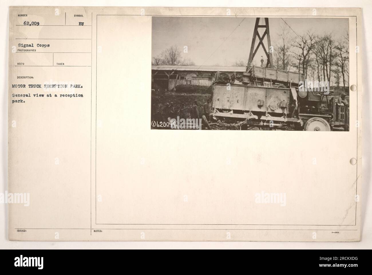 Vista generale del Motor Truck Reception Park durante la prima guerra mondiale. Il parco è identificato dal simbolo EU ed è etichettato come SUMBER 62.009. La fotografia è stata scattata dal Signal Corps e pubblicata come parte della loro collezione. Foto Stock