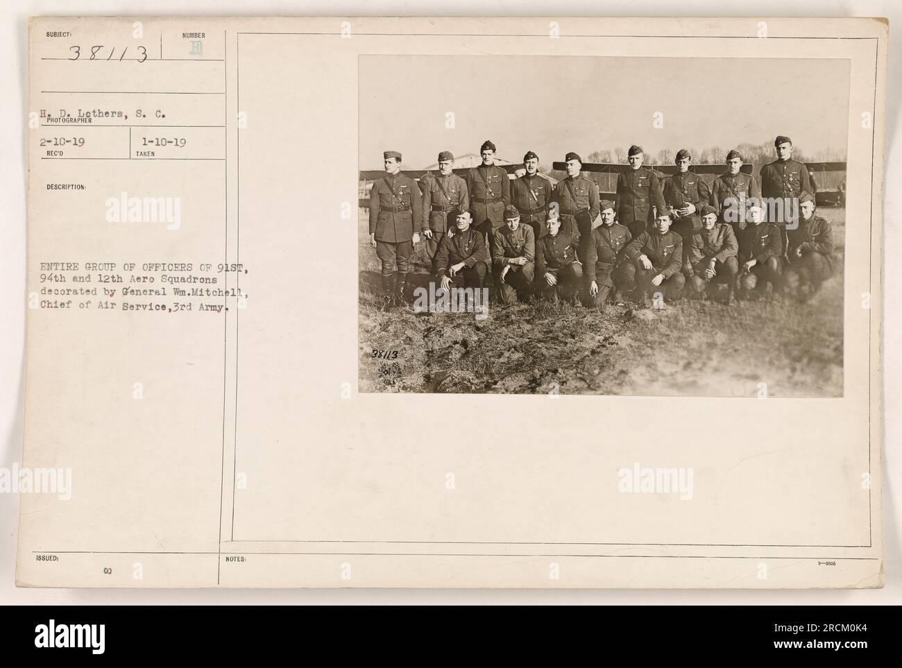 La foto di gruppo mostra gli ufficiali del 918th, 94th e 12th Aero Squadron decorati dal generale WN. Mitchell, capo del servizio aereo della 3rd Army. La foto è stata scattata il 10 febbraio 1919. Nota: 38113. Foto Stock