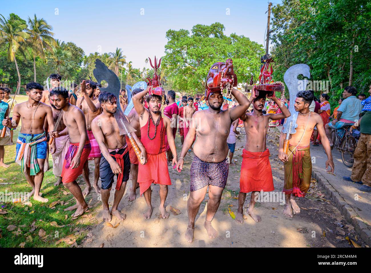 Scene di Charak, festival Gajan del Bengala, India con spazio per la copia Foto Stock
