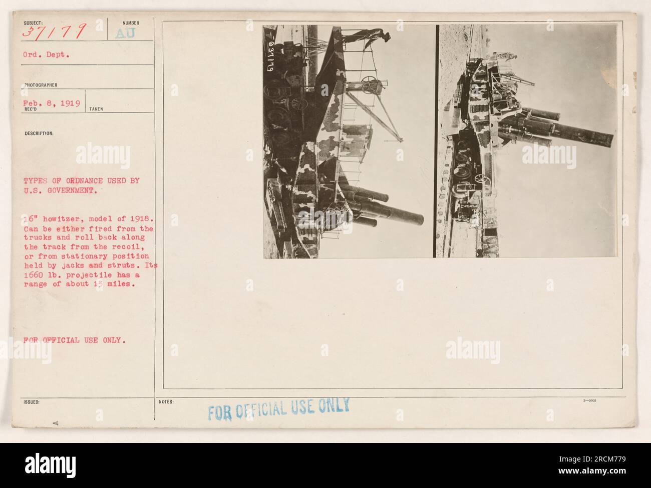 In questa foto, possiamo vedere un obice da 16', modello del 1918, usato dagli Stati Uniti Governo durante la prima guerra mondiale. L'obice può essere lanciato dai carrelli e si sposta all'indietro lungo il cingolo dal rinculo, o da una posizione stazionaria tenuta da martinetti e montanti. Il suo proiettile da 1660 libbre ha una portata di circa 13 miglia. Queste informazioni sono esclusivamente per uso ufficiale. Foto Stock