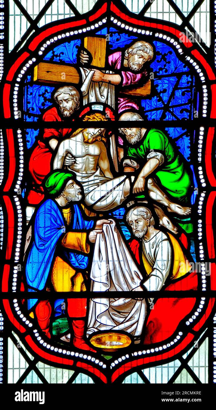 Discesa, rimozione di Gesù dalla Croce, vetrate colorate, 1860, chiesa di Fakenham, Norfolk, Inghilterra Foto Stock