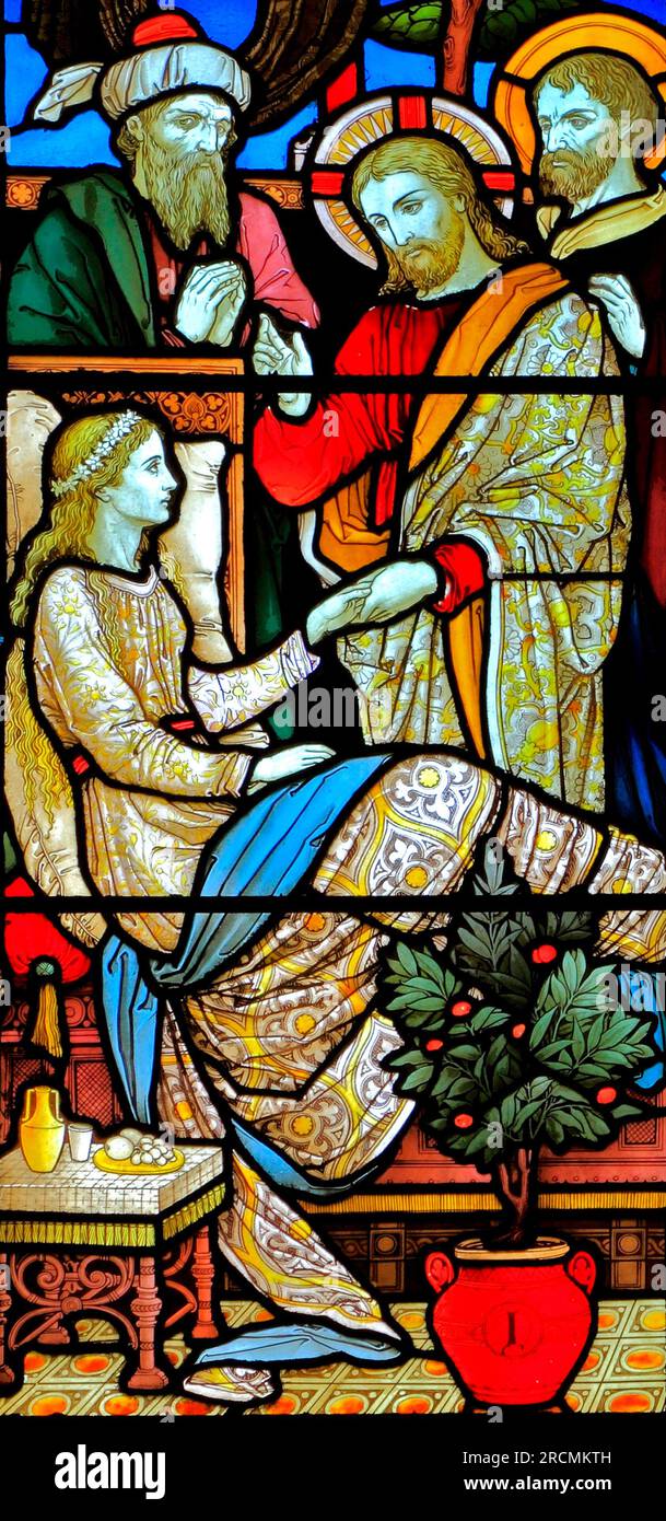 I miracoli di Gesù, l'innalzamento di Jarius' figlia, Talitha Koum, vetrata, dalla Heaton Butler & Bayne, 1878, Swaffham, Norfolk, Inghilterra, Regno Unito Foto Stock