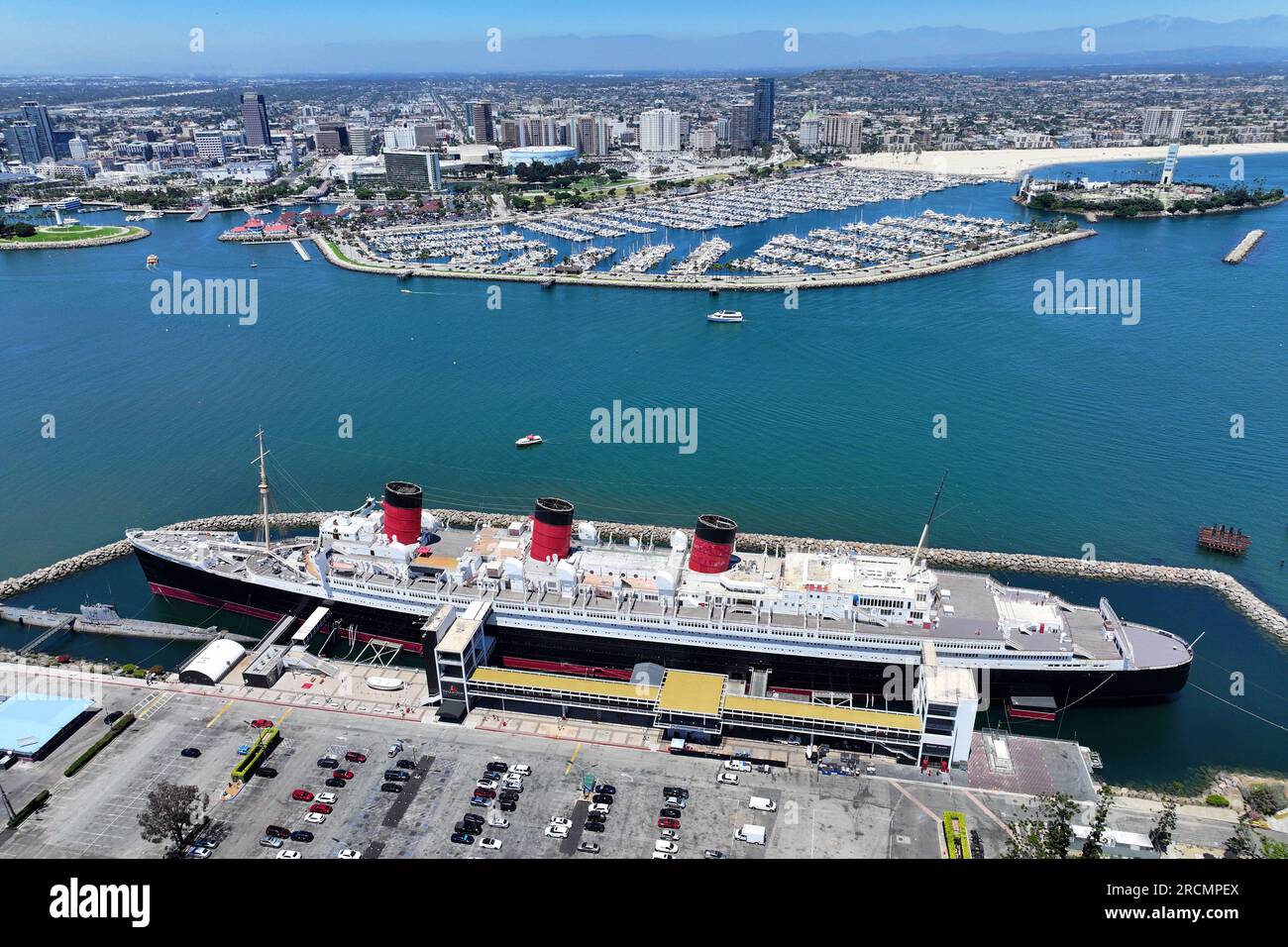 Una vista aerea generale della Regina Maria, venerdì 14 luglio 2023, a Long Beach, calib. Foto Stock