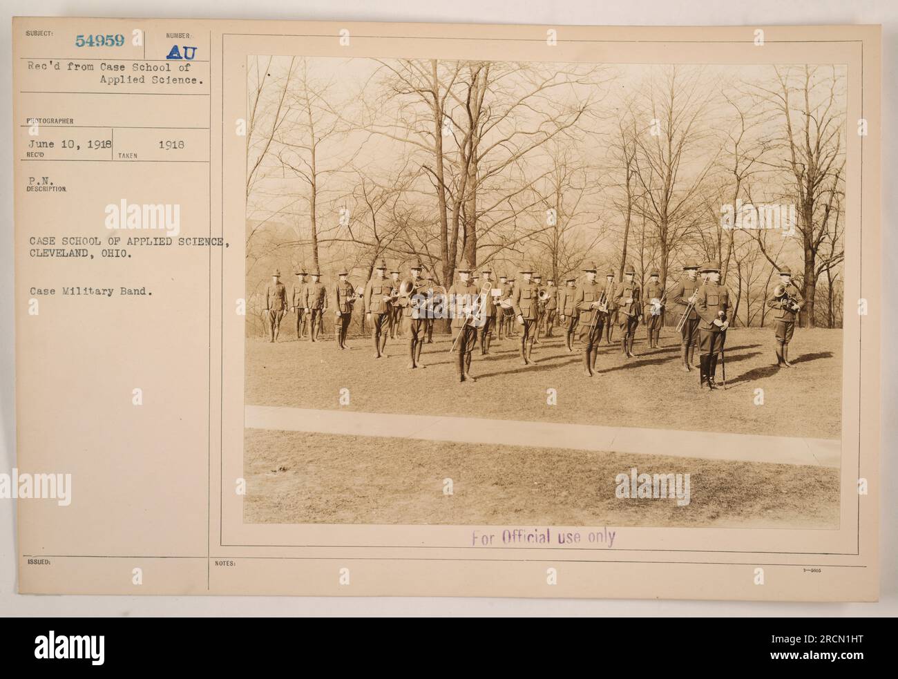 La Case School of Applied Science di Cleveland, Ohio, ha catturato questa immagine della Case Military Band. La fotografia è stata ricevuta dalla scuola e scattata il 10 giugno 1918. È stato rilasciato nel 1918 e marcato solo per uso ufficiale. Foto Stock