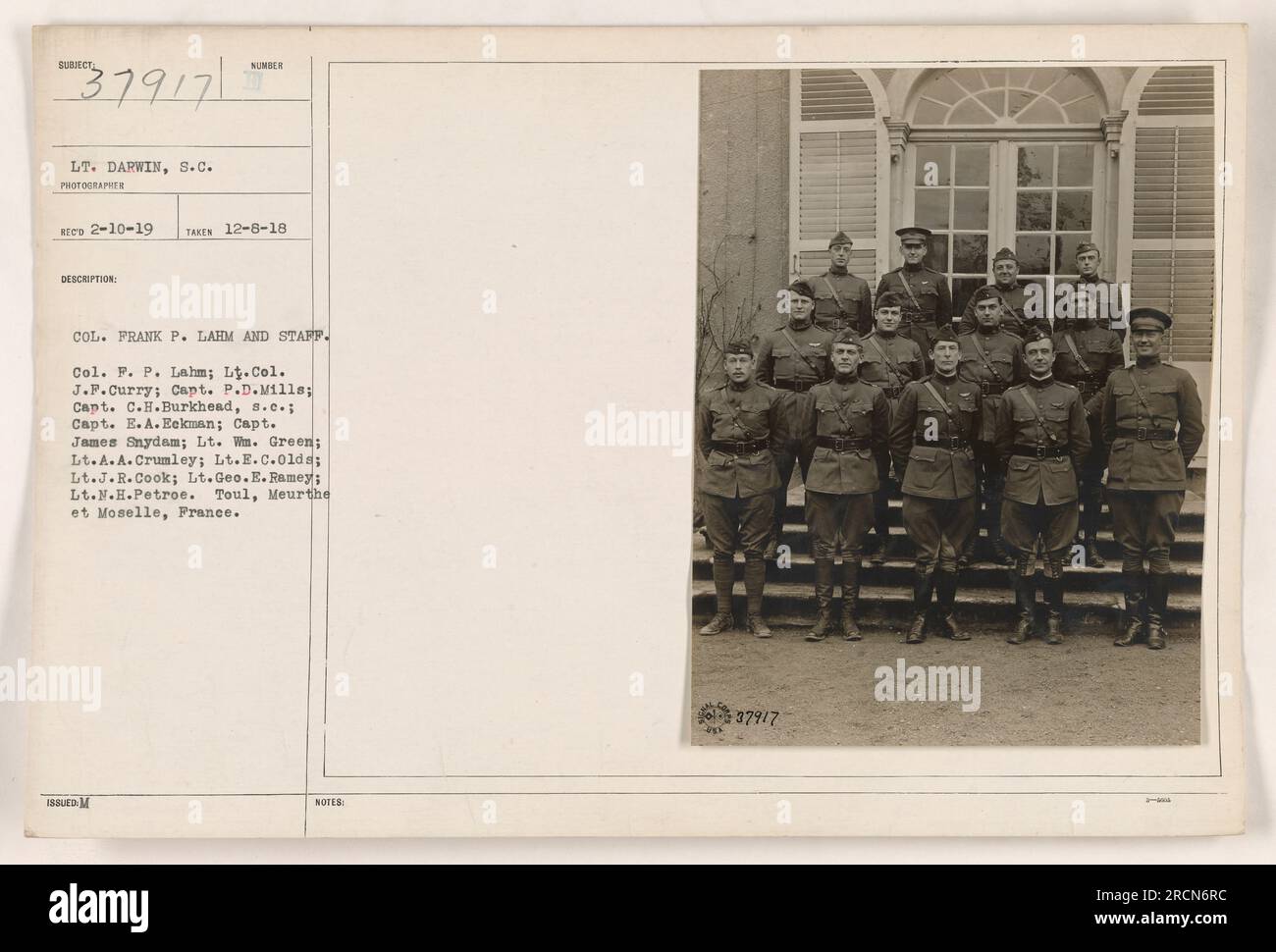 Foto di gruppo del colonnello Frank P. Lahm e del suo staff. Capitani P.D. Mills, C.H. Burkhead, E.A. Eekman, James Snydam e il tenente WM. Verde, A.A. Crumley, E.C. Olds, J.R. Cook, Geo E. Ramey, N.H. Petroe. Scattata l'8 dicembre 1918 a Toul, Meurthe et Moselle, Francia. Fotografato dal tenente Darvin, S.C. Foto Stock