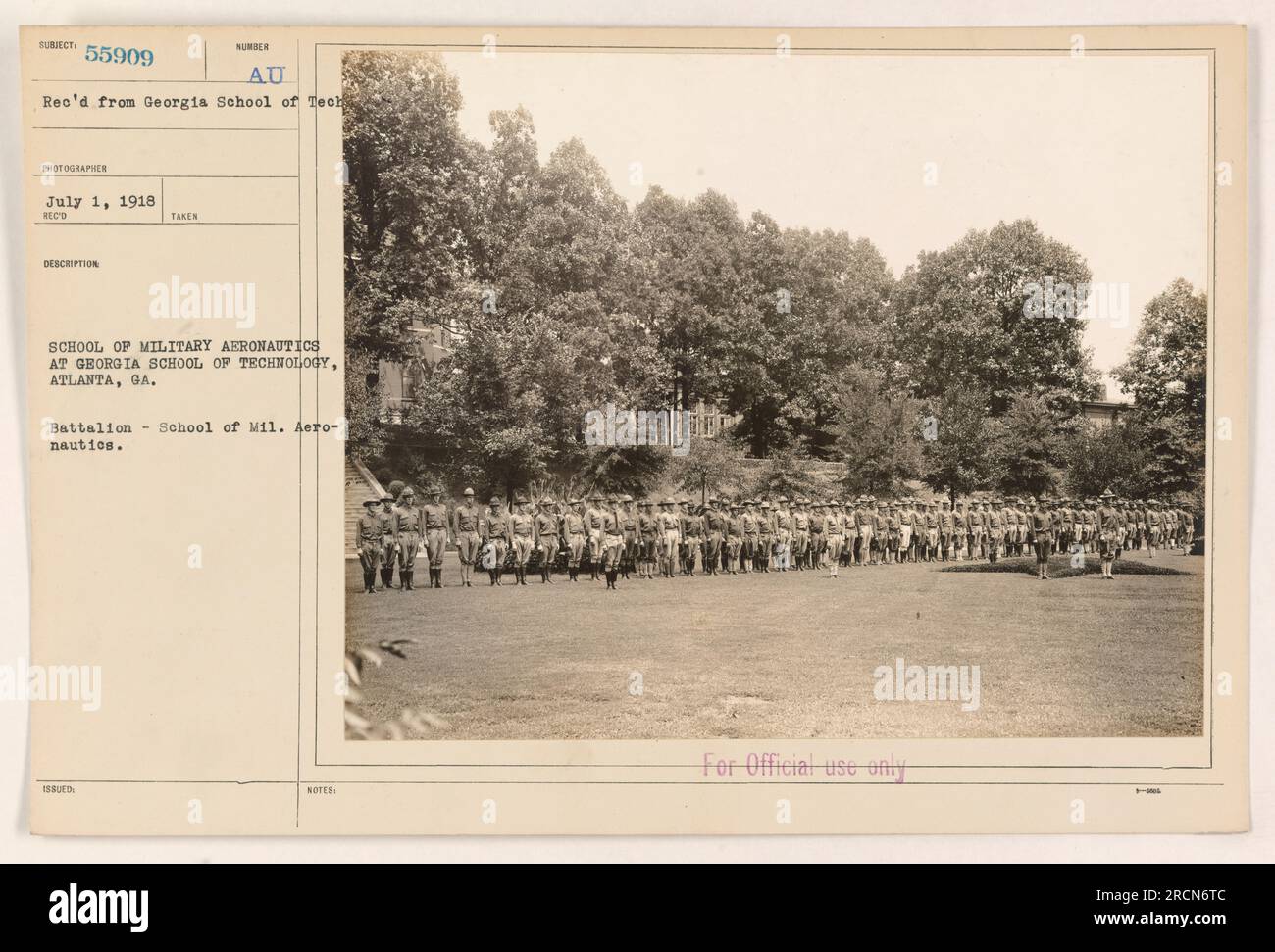 "SCUOLA DI AERONAUTICA MILITARE ALLA SCUOLA DI TECNOLOGIA DELLA GEORGIA, ATLANTA, GA. Studenti e istruttori della School of Military Aeronautics partecipano ad esercitazioni di addestramento. Foto scattata il 1° luglio 1918." Foto Stock