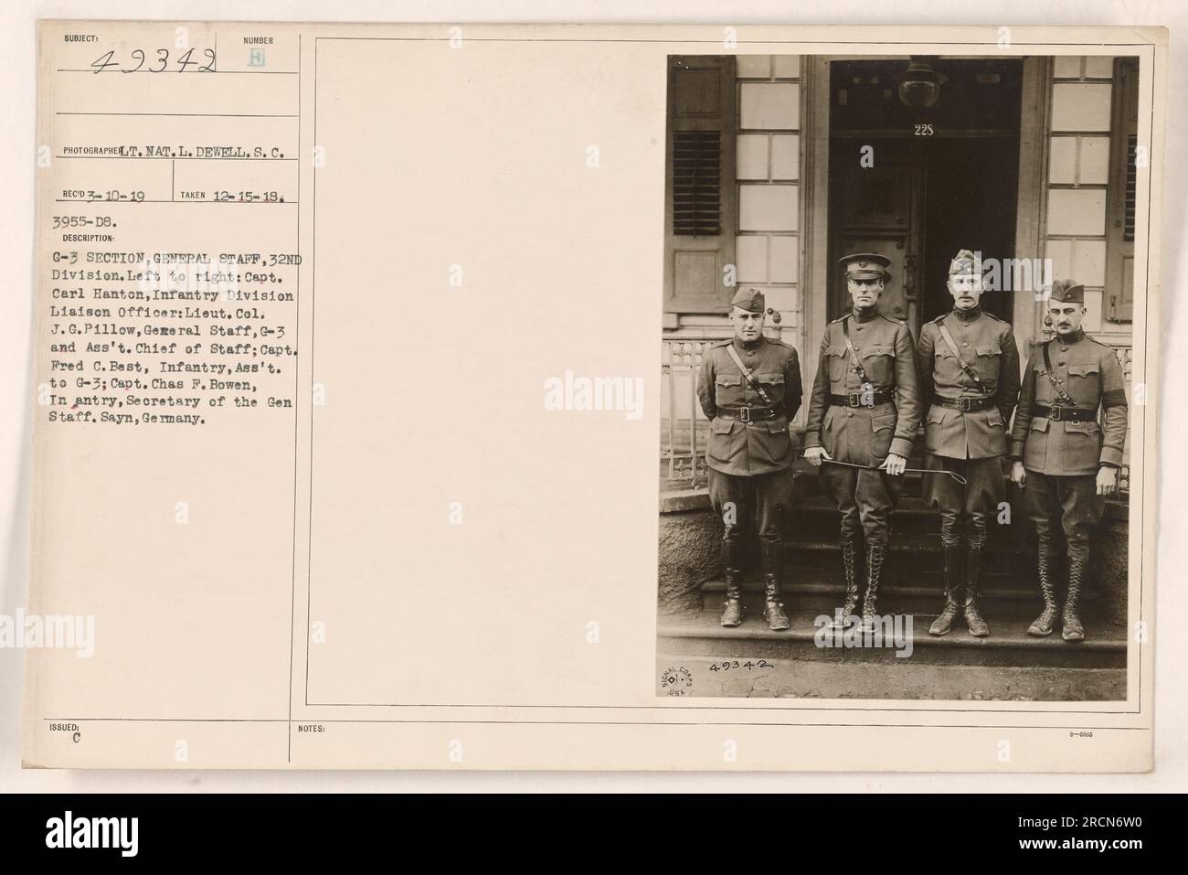 SEZIONE G-3, STATO MAGGIORE GENERALE, 32A DIVISIONE. Da sinistra a destra: Capitano Carl Hanton, ufficiale di collegamento della divisione di fanteria; Lieut. Col. J.G. Pillow, General staff, G-3 e Ass't Chief of staff; Fred C. Best, Infantry, Ass't to G-3; Capitano Cas. F. Bowen, fanteria, Segretario dello staff generale. Foto scattata a Sayn, Germania, il 15 dicembre 1918. Foto Stock