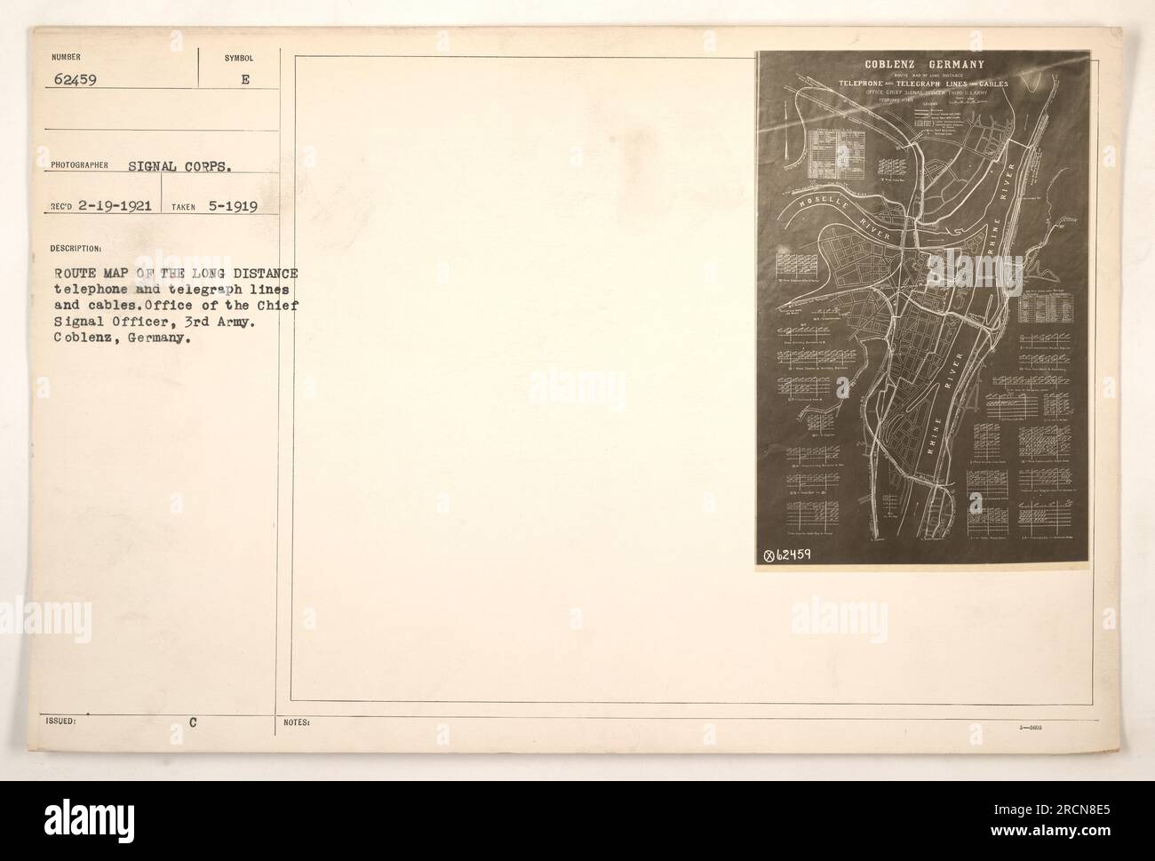 Mappa raffigurante le linee telefoniche e telegrafiche a lunga distanza e i cavi a Coblenz, Germania. Girato nel maggio 1919 dal Signal Corps, mostra le rotte che collegano varie reti di comunicazione per l'Ufficio del Chief Signal Officer della 3rd Army. La mappa è contrassegnata con note e simboli pertinenti. Foto Stock