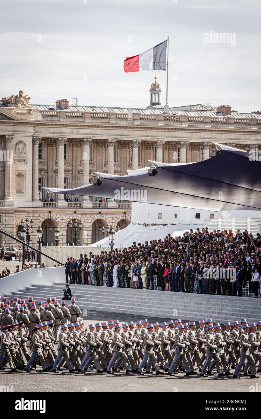 Parigi, Francia. 14 luglio 2023. Uno squadrone della Legione straniera francese visto durante la parata. Alla cerimonia e alla parata annuale del 14 luglio, che celebra la giornata nazionale francese, la Festa della Bastiglia, sugli Champs Elysées e Place de la Concorde, Parigi, ha partecipato il primo ministro indiano Narendra modi. Quest'anno la celebrazione si svolge in un momento di grande protesta e tensione sociale dopo la morte di un giovane ucciso dalla polizia. Credito: SOPA Images Limited/Alamy Live News Foto Stock