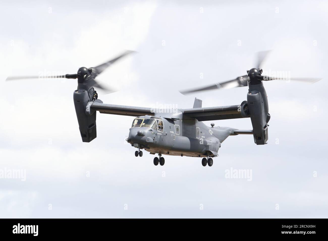 La US Air Force dimostrò le capacità del Boeing CV-22B Osprey del 7th Special Operations Squadron al RIAT 2023 di Fairford, Regno Unito Foto Stock