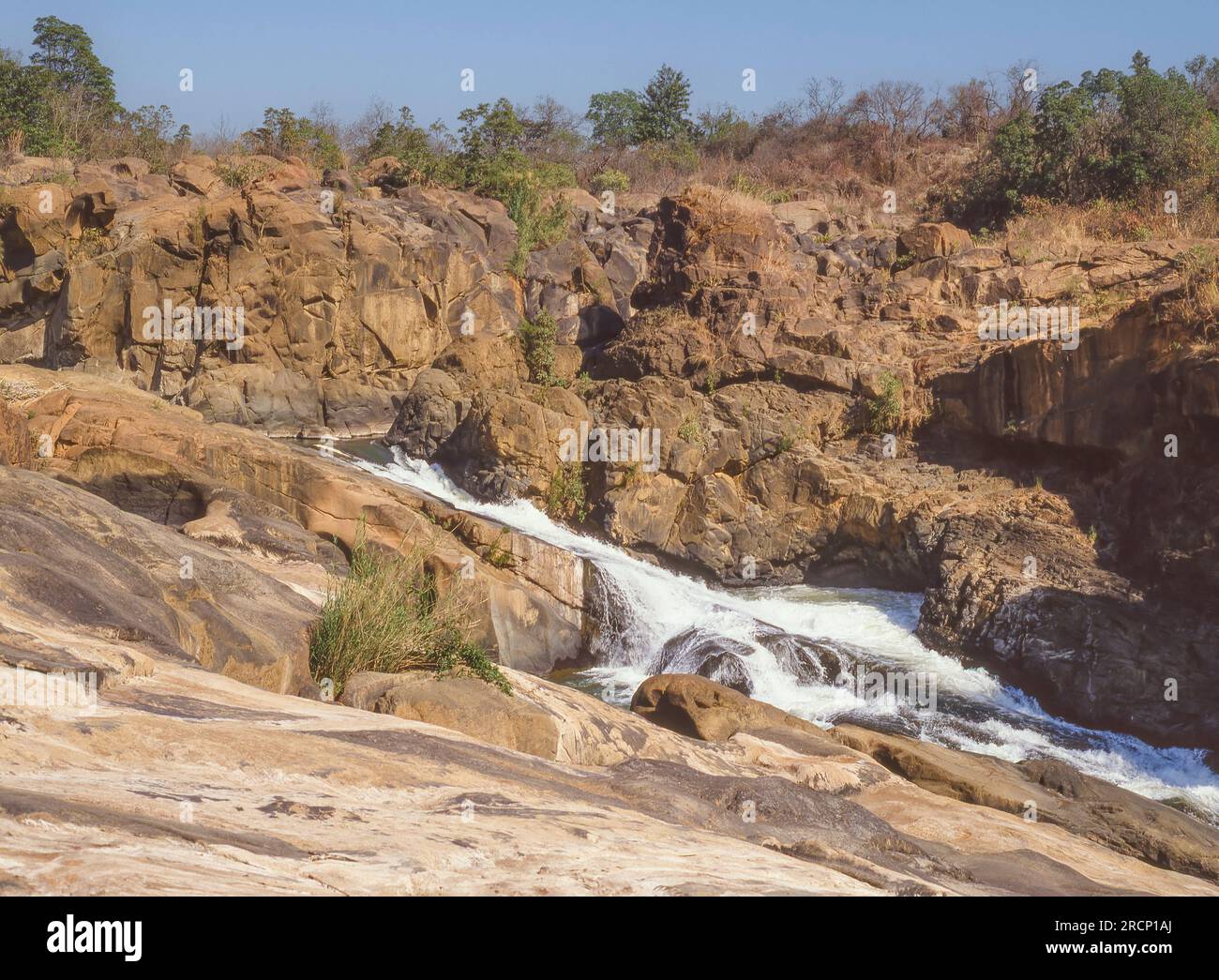 Cascades nel Lowveld National Botanical Garden vicino a Mbombela (noto anche come Nelspruit) nella provincia di Mpumalanga in Sudafrica. Foto Stock
