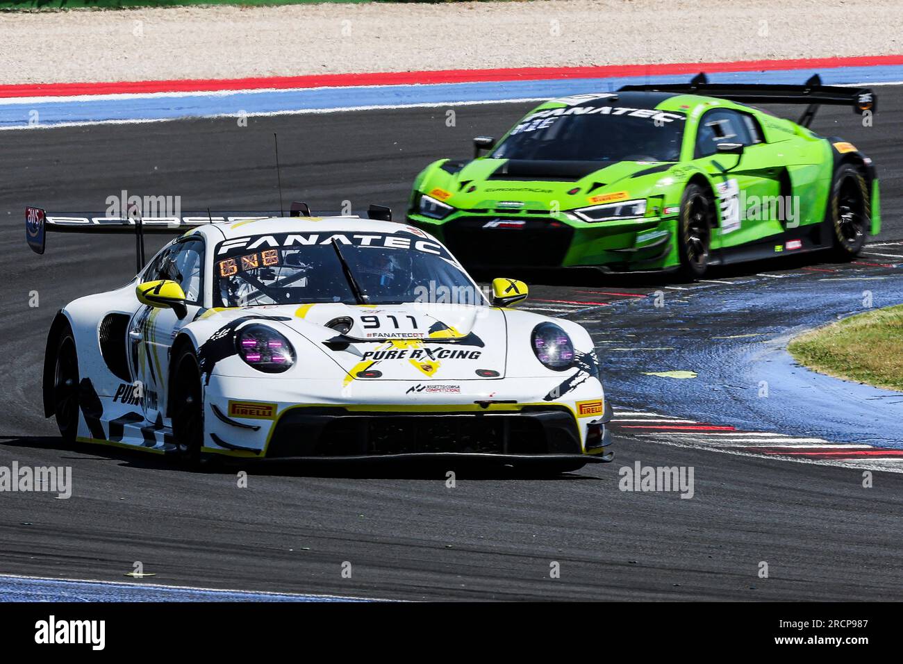 911 Ayhancan Güven, Aliaksandr MALYKHIN, traitement pur Porsche 911 GT3 R (992), azione durante il quinto round di GT World Challenge Europe Sprint Cup 2023, a Misano, Italia dal 14 al 16 luglio 2023 - foto Grégory Lenormand/DPPI Credit: DPPI Media/Alamy Live News Foto Stock