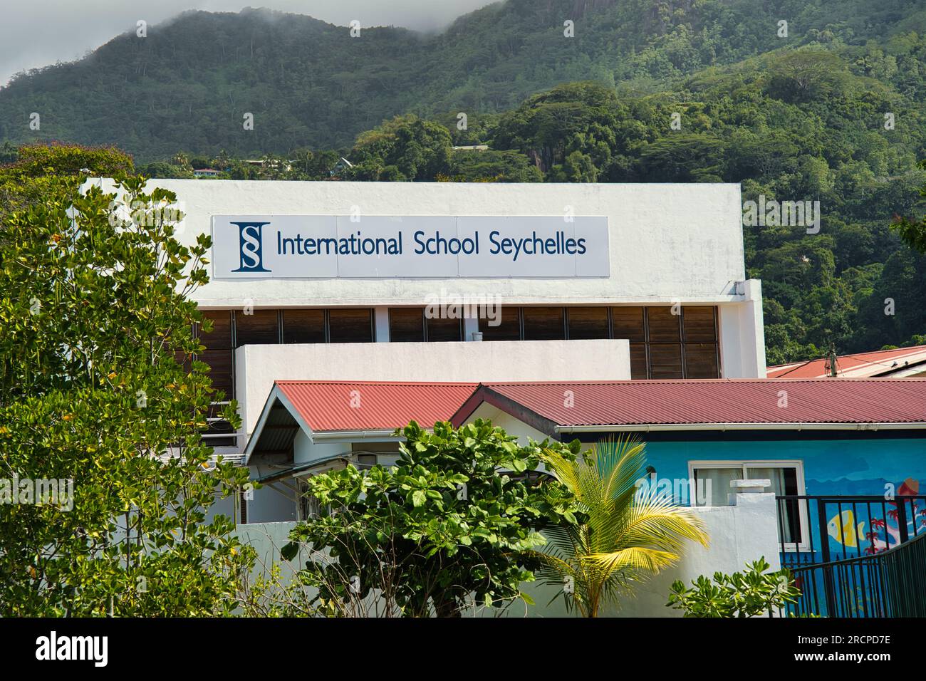 Mahe Seychelles 16.07.2023 International School Seychelles nome sull'edificio scolastico, Mahe Seychelles. Foto Stock