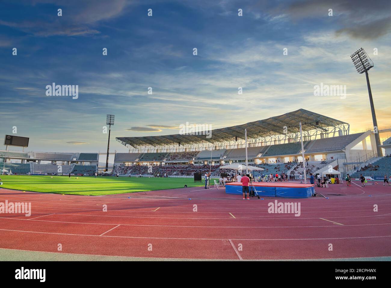 Uno splendido stadio sportivo per l'atletica e le partite di calcio. Lo stadio Panthessaliko si trova nella periferia nord-occidentale di Volos. Grecia Foto Stock