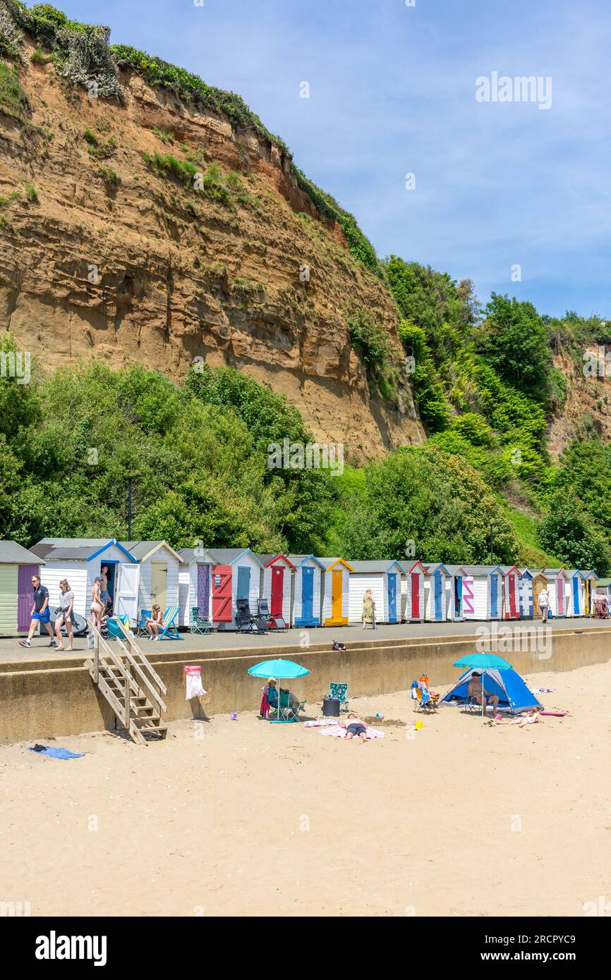 Colorate capanne sulla passeggiata, Small Hope Beach, Shanklin, Isola di Wight, Inghilterra, Regno Unito Foto Stock
