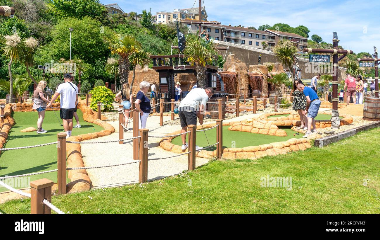 Pirates Cove & Jurassic Bay Adventure Golf, Shanklin Beach Promenade, Shanklin, Isle of Wight, Inghilterra, Regno Unito Foto Stock