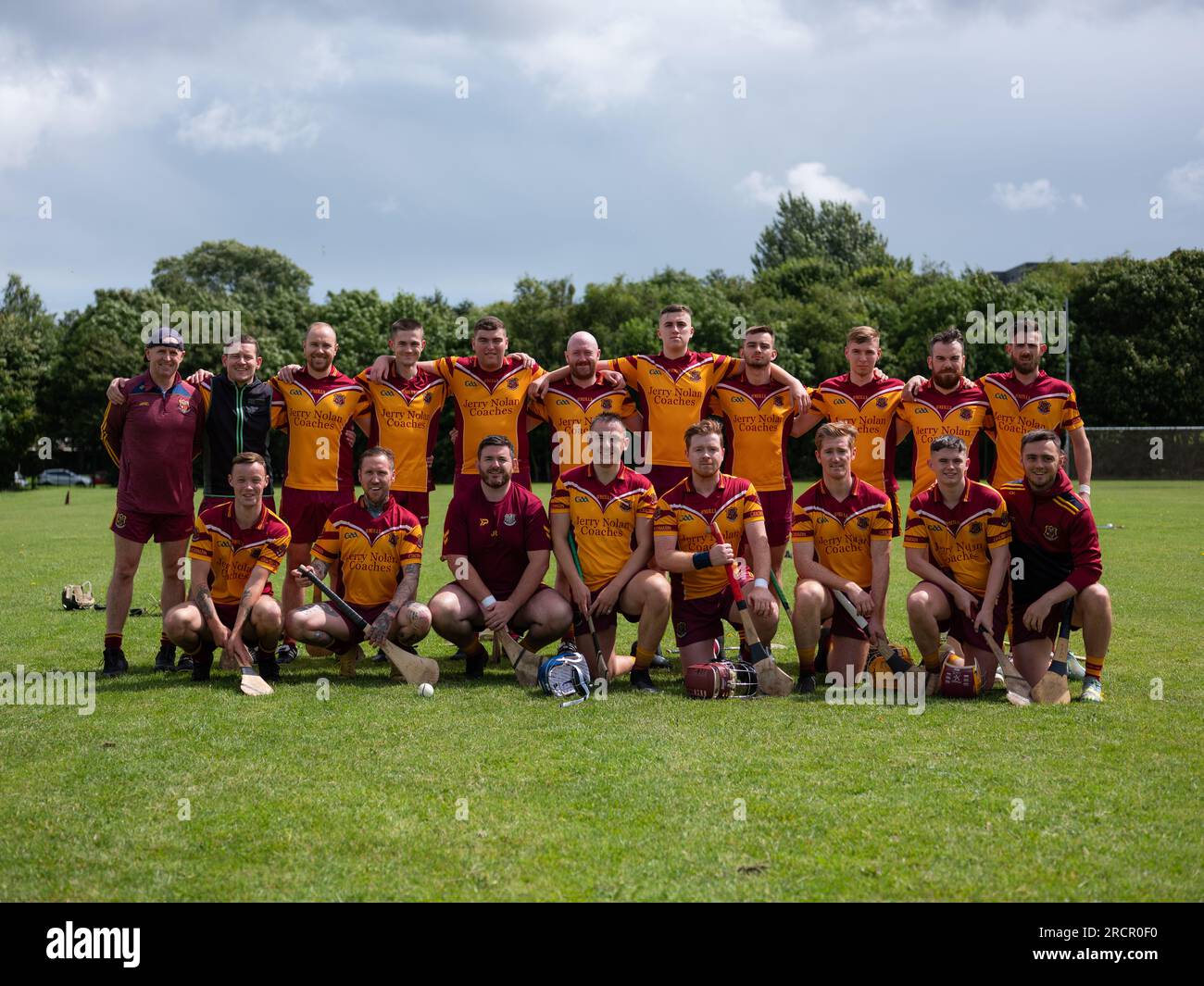 Una foto della squadra di gruppo di una squadra di hurling GAA a Dublino, Irlanda. Foto Stock