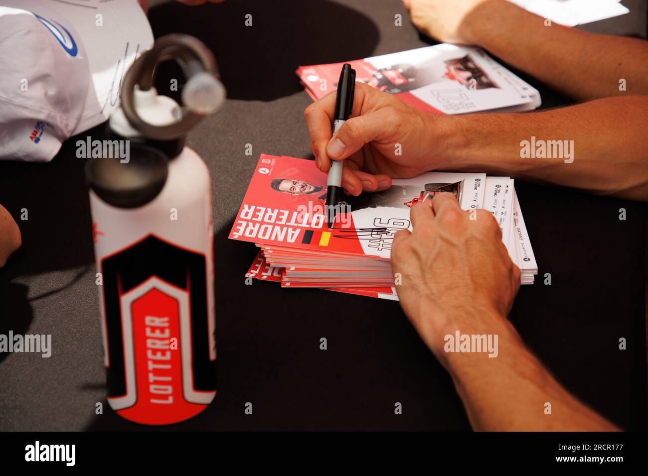 Roma, Roma, Italia. 16 luglio 2023. Dettagli, Andre Lotterer firma autografi a formula e, e prix Rome 2023 (Credit Image: © Gabriele Pallai/Pacific Press via ZUMA Press Wire) SOLO EDITORIALE! Non per USO commerciale! Foto Stock