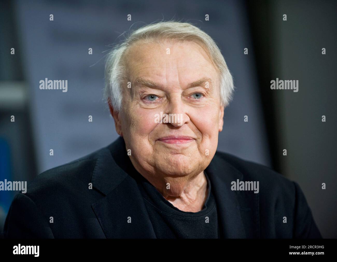 FOTO DELL'ARCHIVIO: Pavel KOHOUT avrà 95 anni il 20 luglio 2023, Pavel KOHOUT, AUT, Repubblica Ceca, Scrittore, autore, politico, ritratto, on 07.10.2010 Frankfurt Book Fair 2010 dal 06,10 al 10.10.2009 a Francoforte sul meno ?Sven Simon # Princess-Luise-Str. 41 # 45479 M uelheim/R uhr # Tel. 0208/9413250 # Fax. 0208/9413260 # account 244 293 433 # P ostbank Essen # BLZ 360 100 43 # e-mail: svensimon@t-online.de #www.SvenSimon.net. Foto Stock