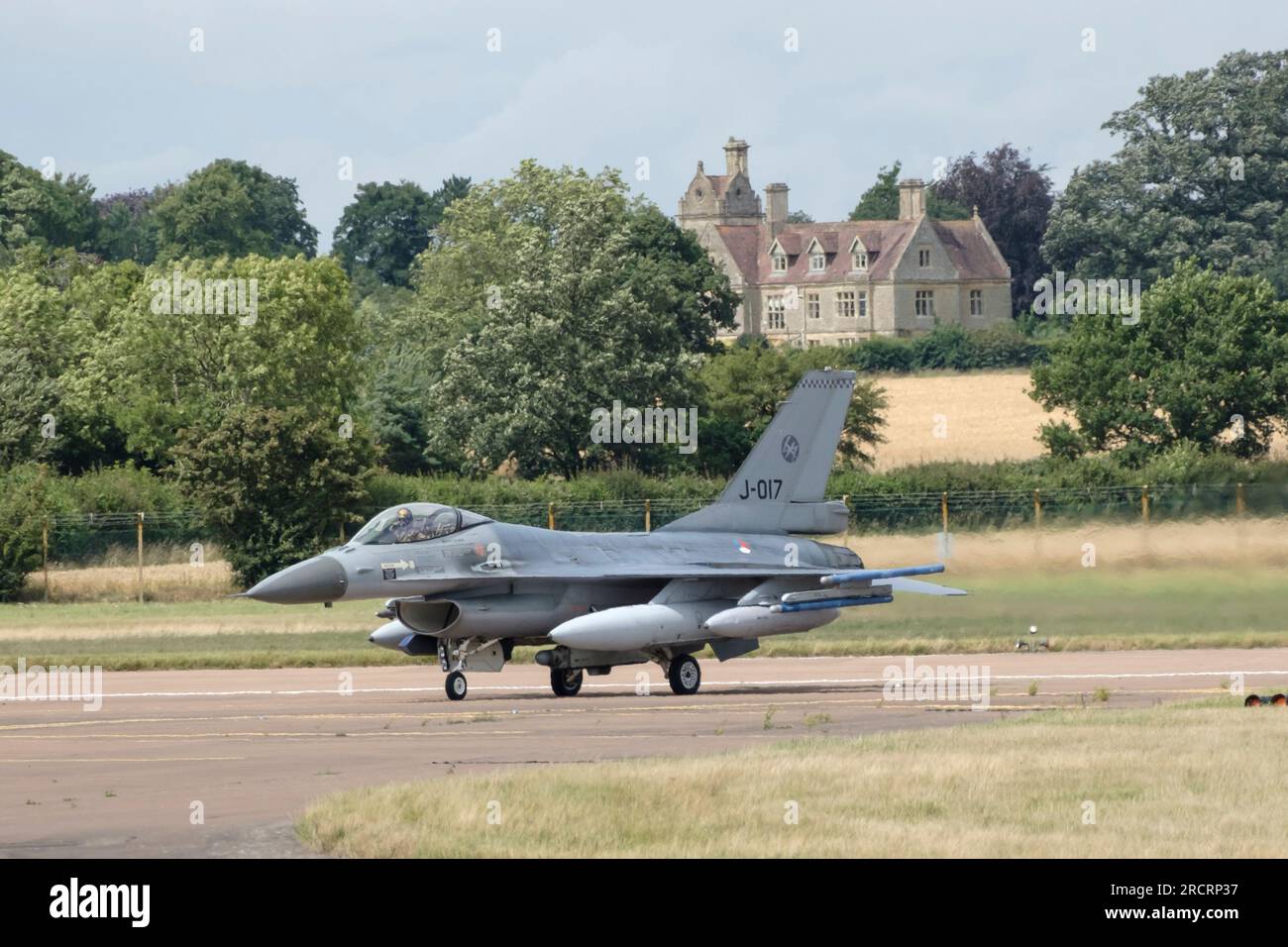 Royal Netherlands Air Force F-16AM Fighting Falcon arriva al Fairford International Air Tattoo 2023 Foto Stock