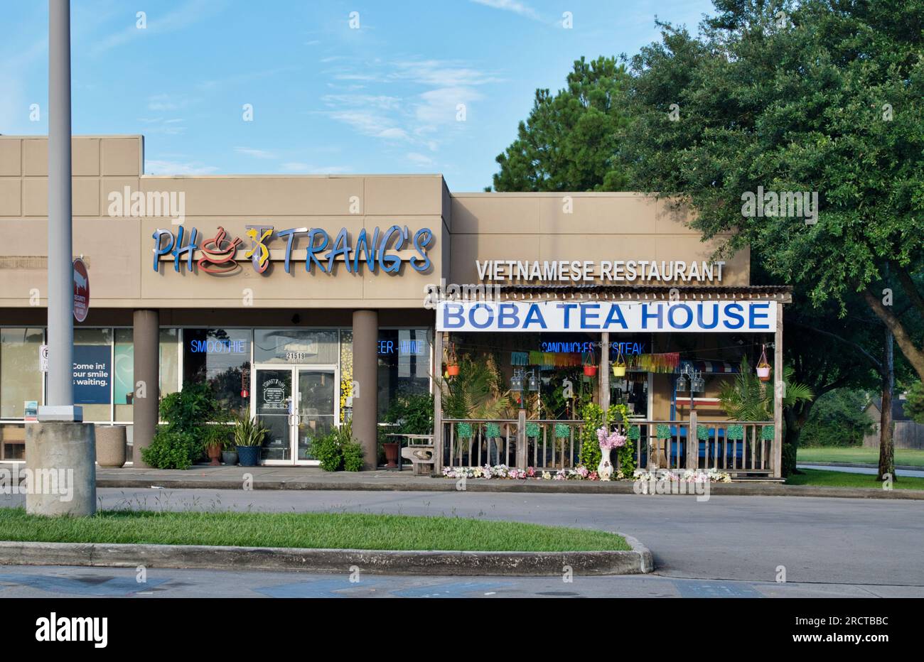 Houston, Texas USA 07-04-2023: Ristorante vietnamita Pho Trang's e Boba Tea House a Houston, Texas. Ristorante con cibo e bevande davanti all'esterno. Foto Stock
