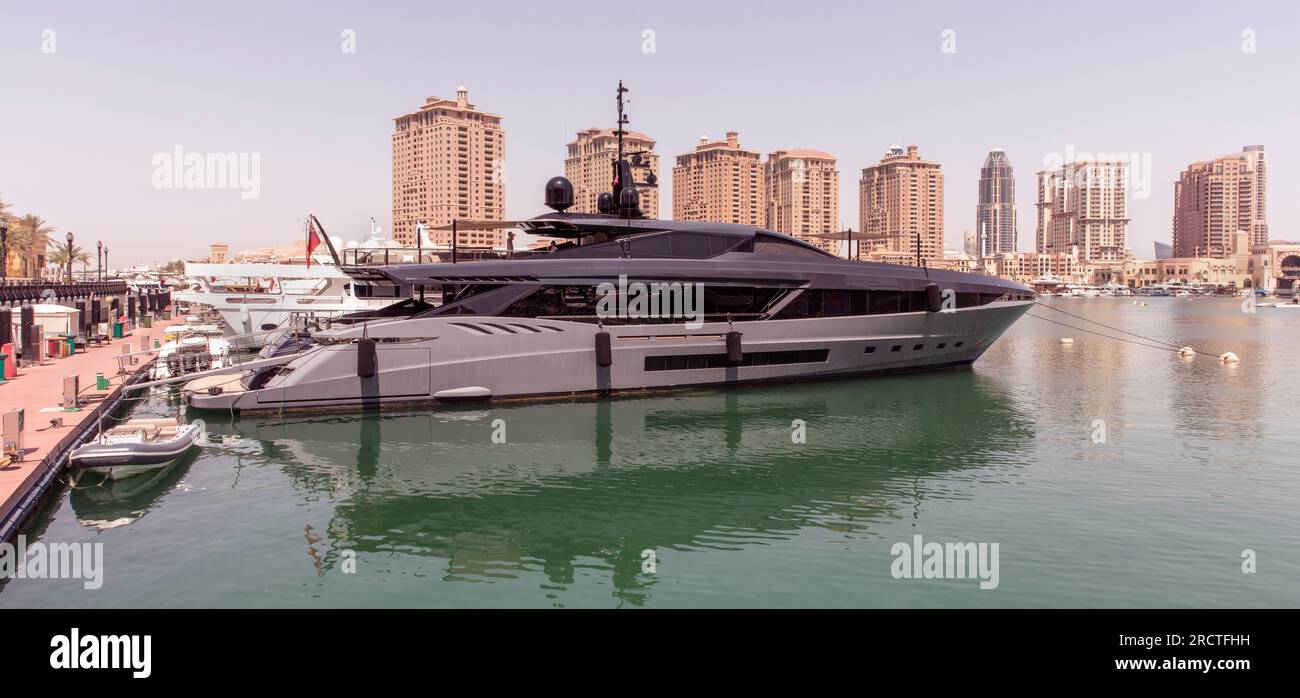 Yacht di lusso nel porticciolo, Lusail, Doha, Qatar Foto Stock