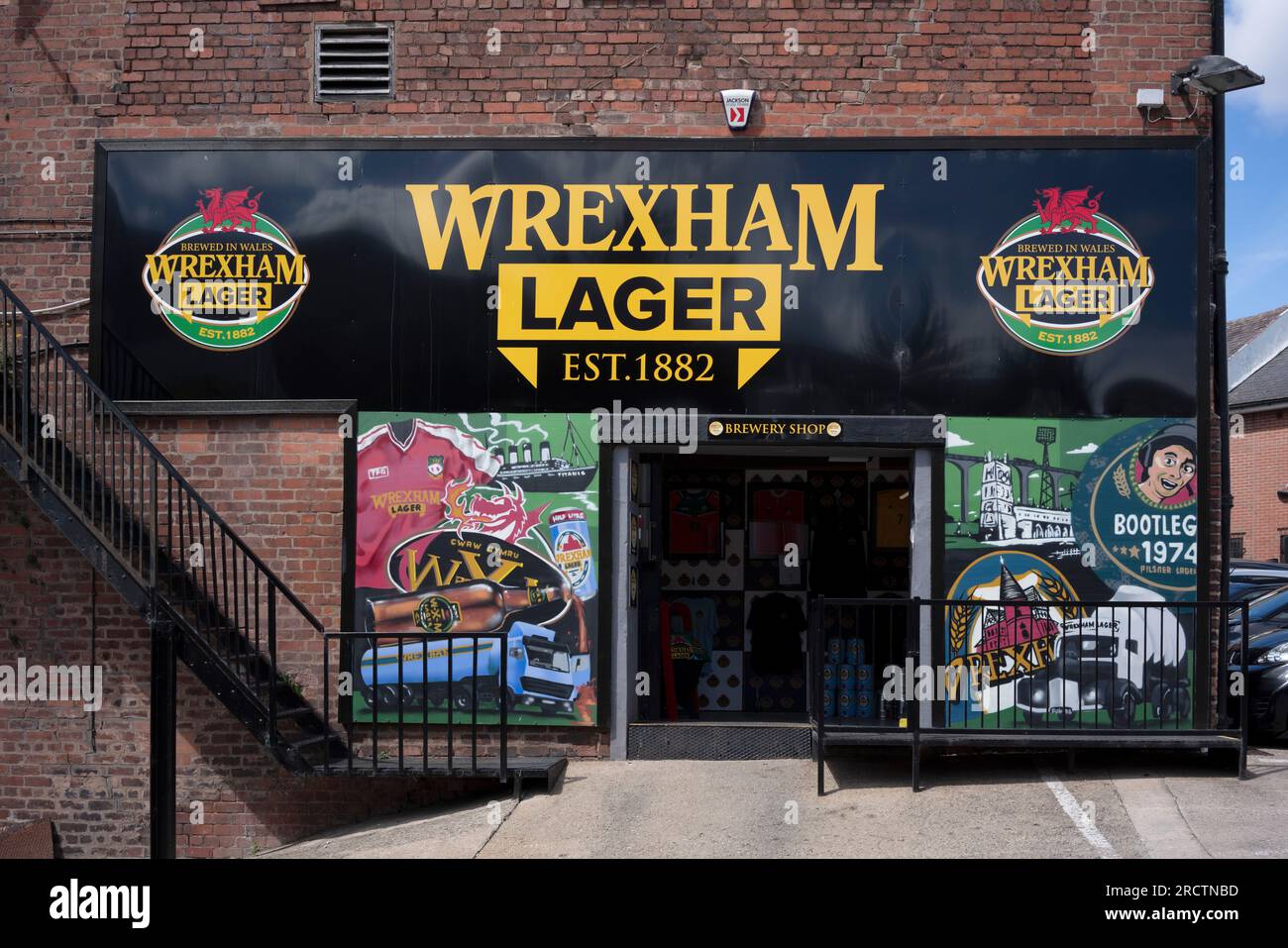 Wrexham Lager Brewery Shop, Wrexham, Clwyd, Galles del Nord, Regno Unito Foto Stock