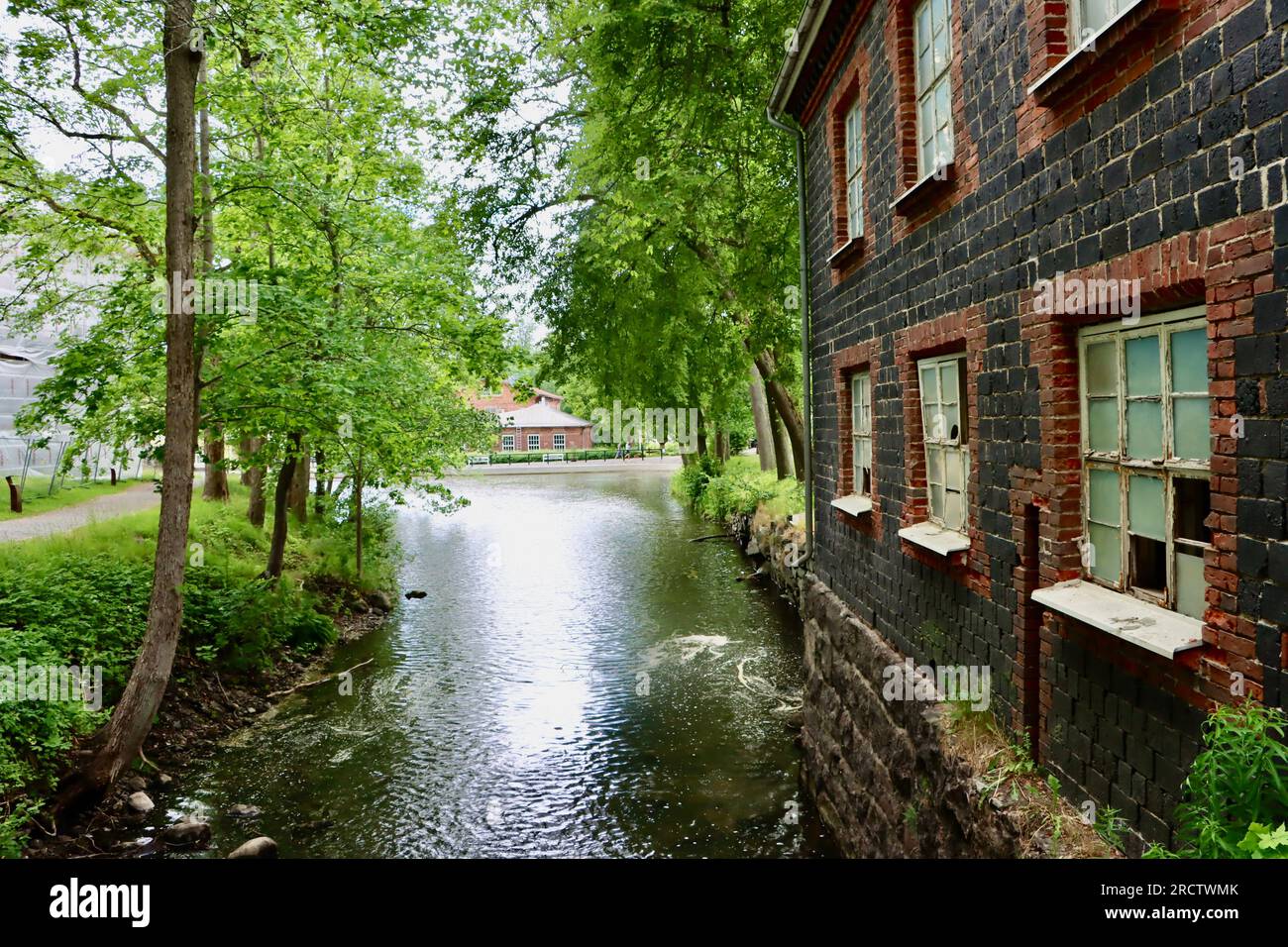 Il vecchio mulino Fiskars del 1898 nel villaggio di Fiskars, fondato nel XVII secolo, nella regione occidentale di Uusimaa nella Finlandia meridionale Foto Stock