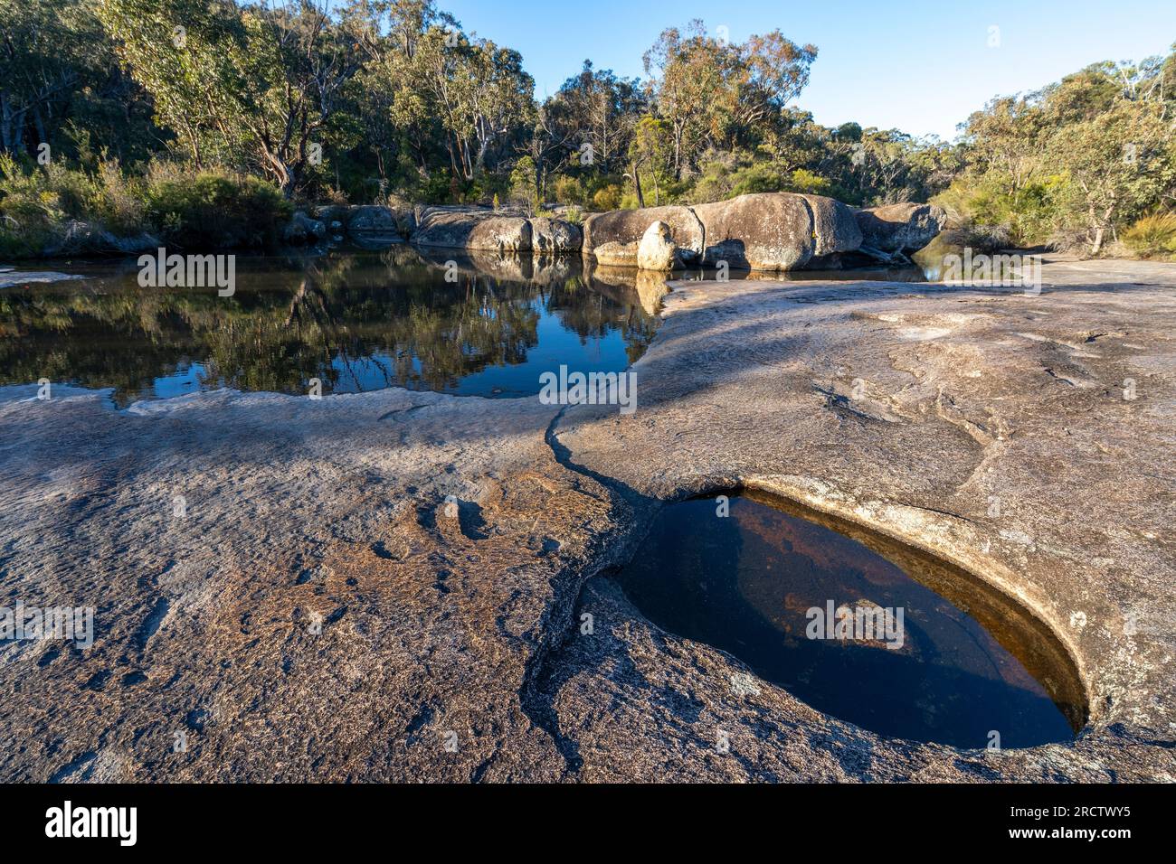 Rock pool, Bald Rock Creek, Girraween National Park, Queensland sud-orientale, Australia Foto Stock