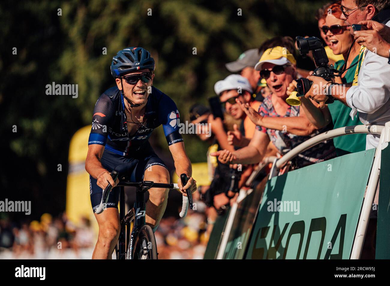 Saint Gervais Mont Blanc, Francia. 16 luglio 2023. Foto di Zac Williams/SWpix.com- 16/07/2023 - Ciclismo - 2023 Tour de France - Stage 15 Les Gets to Saint-Gervais Mont-Blanc (179km) - David Gaudu, Groupama FDJ. Credito: SWpix/Alamy Live News Foto Stock