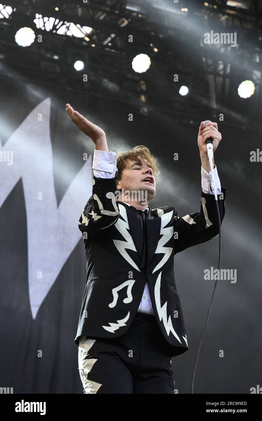 Howlin' pelle Almqvist degli alveari Live at Rock in Roma 2023, all ...