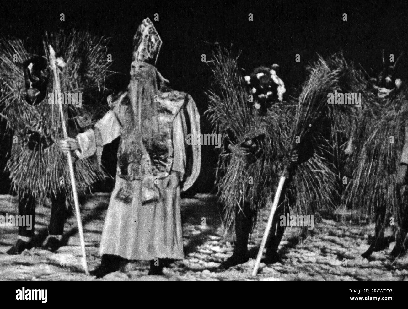 Natale, Babbo Natale, St. Nicholas con compagni spaventosi, circa 1900, ULTERIORI-DIRITTI-CLEARANCE-INFO-NOT-AVAILABLE Foto Stock