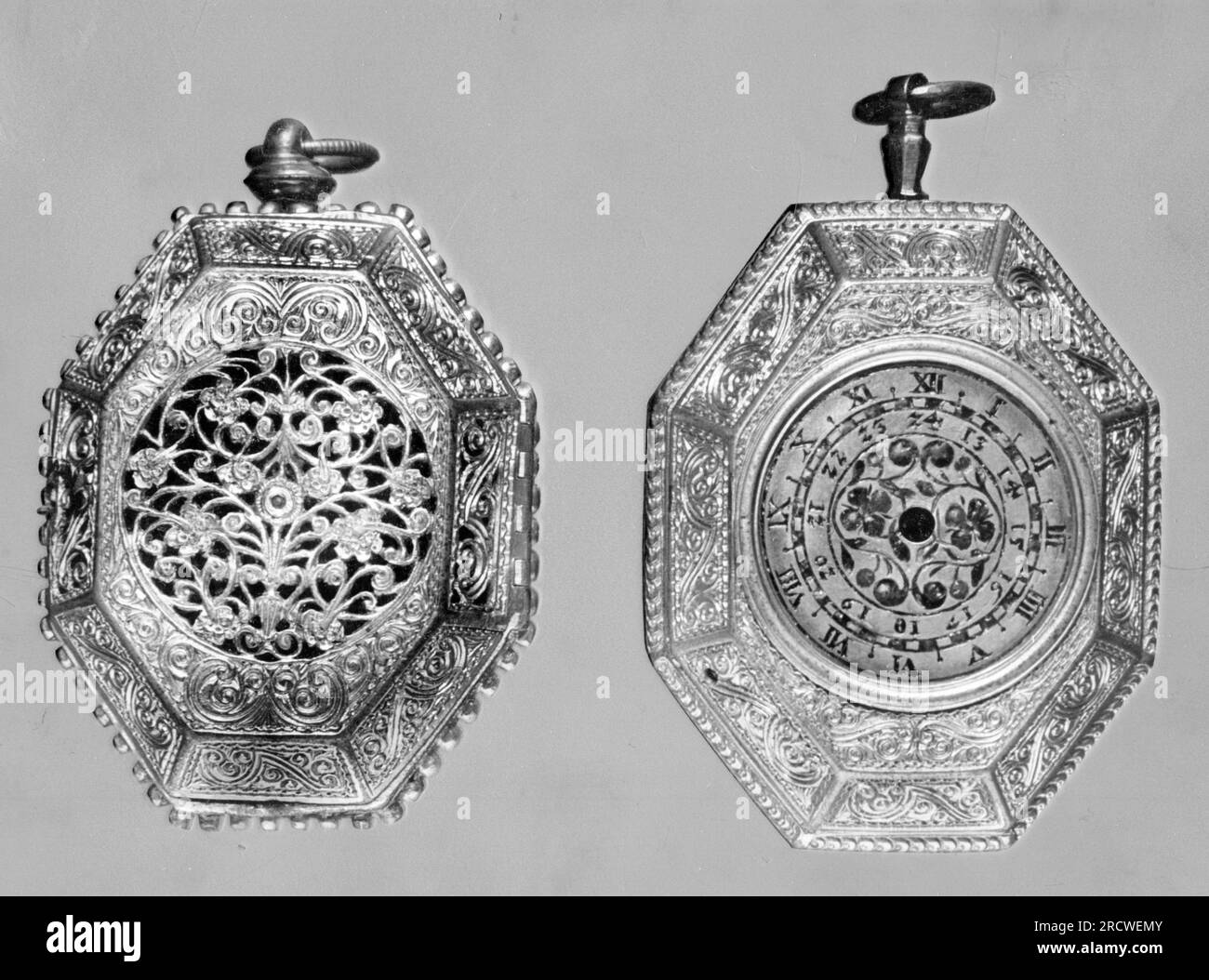 orologio, orologio da tasca, due orologi da tasca, bronzo, placcato oro, Germania, fine XVI secolo, Augusta, ULTERIORI-DIRITTI-CLEARANCE-INFO-NOT-AVAILABLE Foto Stock