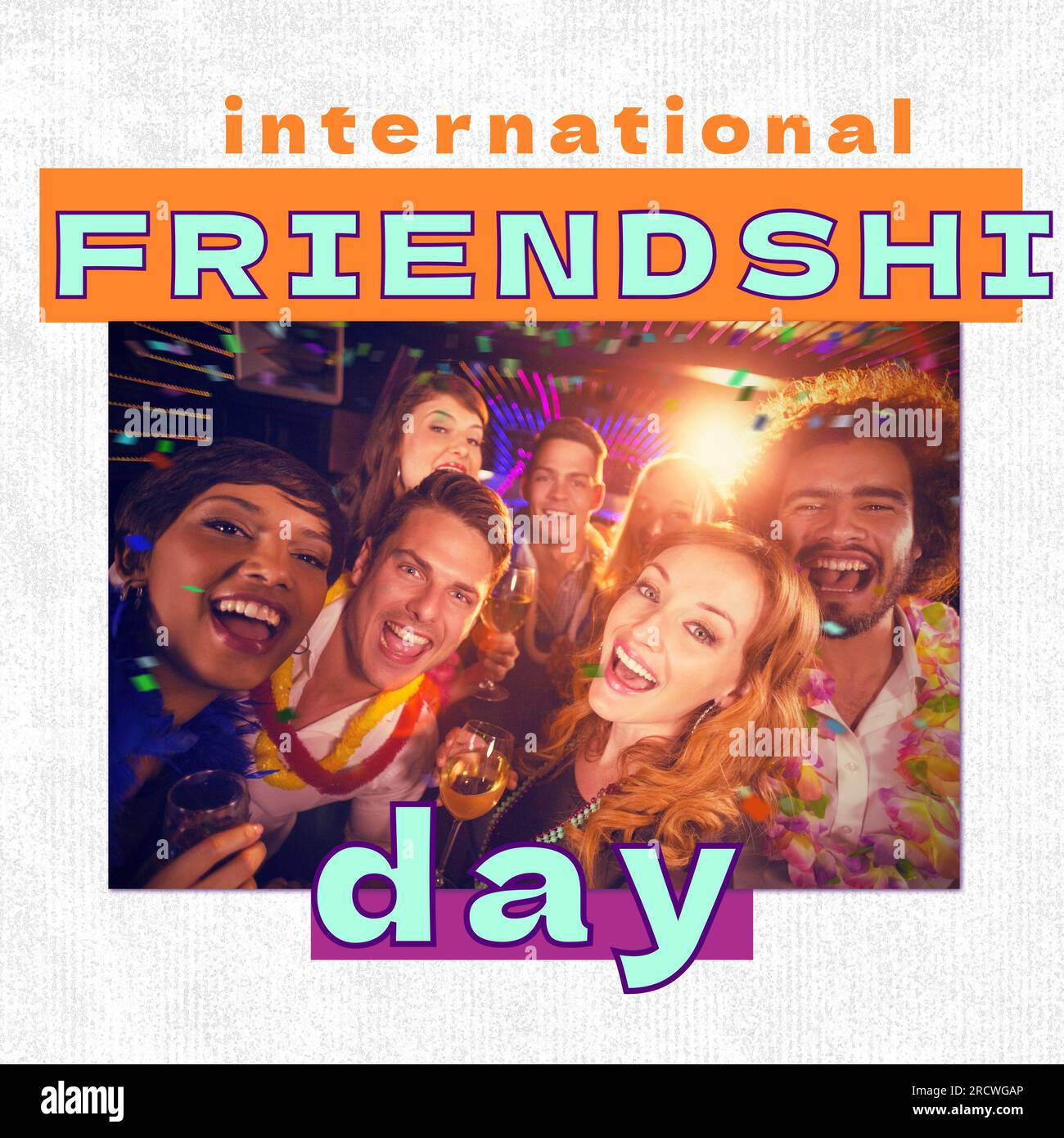 Un messaggio di amicizia internazionale su amici felici e diversi alla festa in club Foto Stock