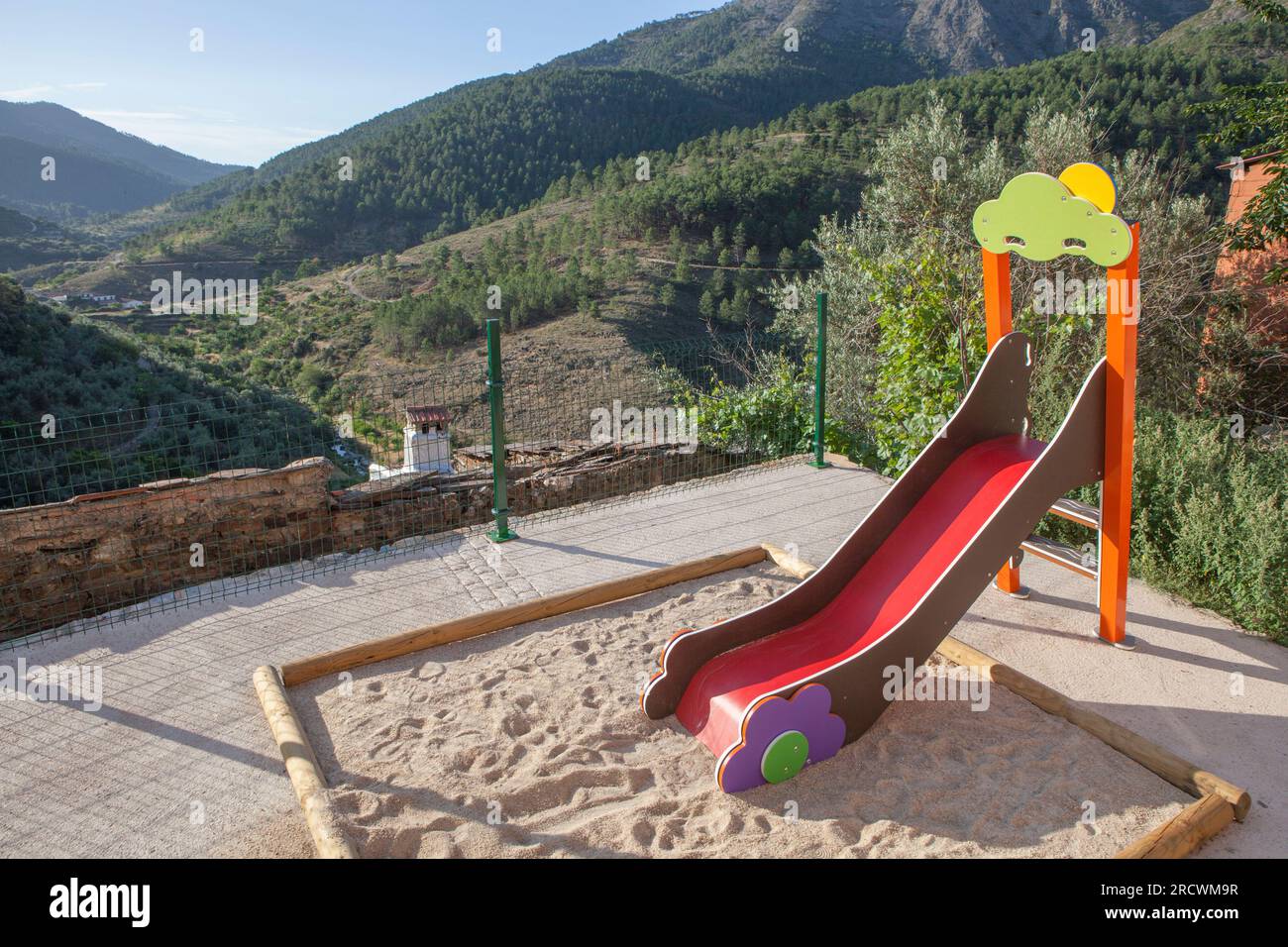 Piccolo parco giochi di montagna rurale, regione di Las Hurdes, Caceres, Estremadura, Spagna Foto Stock