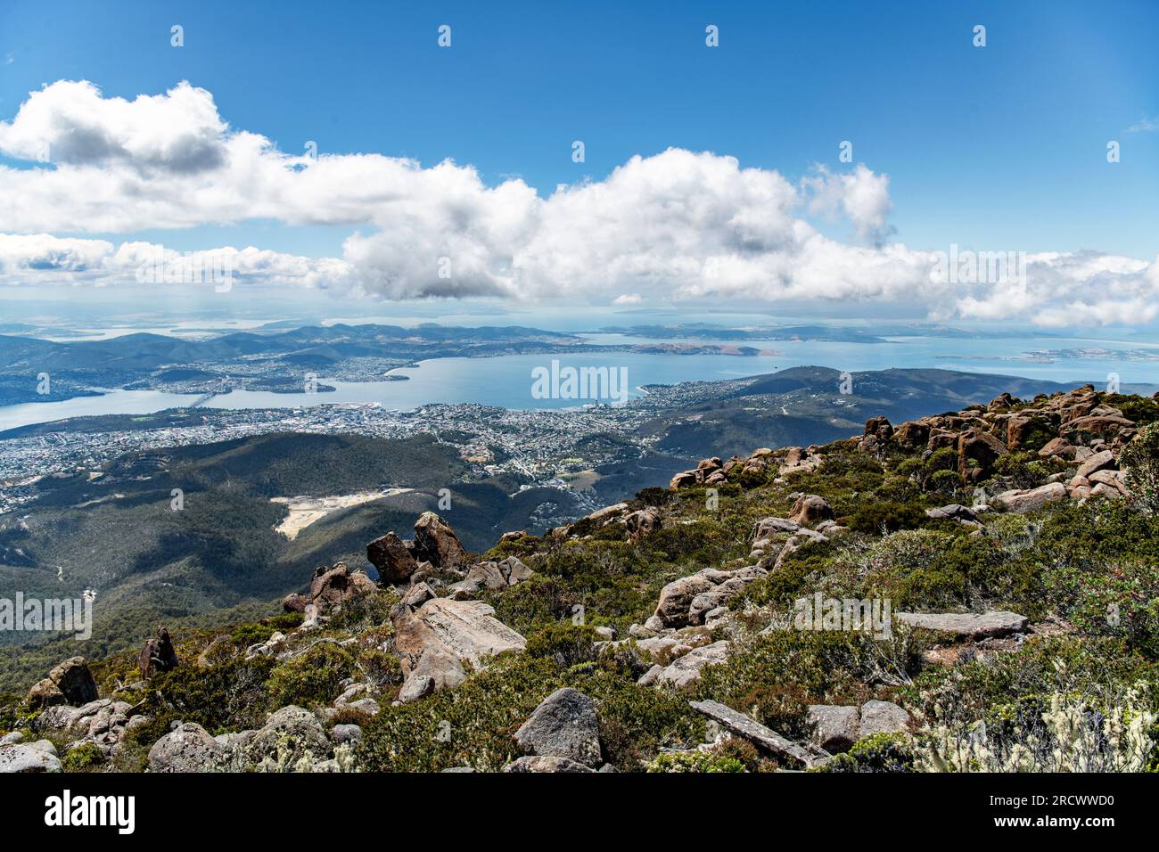 Vista del fiume Derwent e di Hobart dal Monte Wellington Tasmania Australia Foto Stock