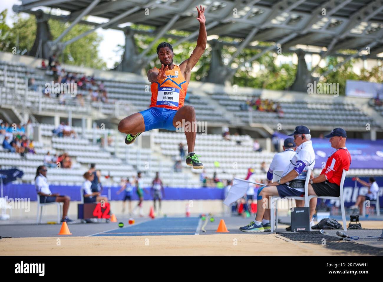 Parigi, Francia. 17 luglio 2023. PARIGI, FRANCIA - 17 LUGLIO: Ranki Oberoi dei Paesi Bassi gareggia nella finale maschile di Long Jump T20 il giorno 10 dei Campionati mondiali di atletica leggera Para di Parigi 2023 allo Stade Charlety il 17 luglio 2023 a Parigi, Francia (foto di Marcus Hartmann/BSR Agency) credito: BSR Agency/Alamy Live News Foto Stock