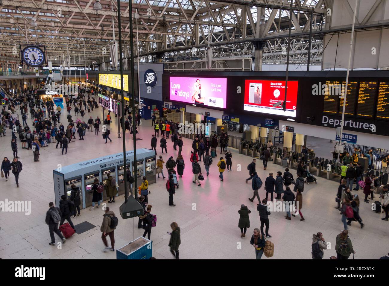 London Waterloo Railway Staition Concourse, Regno Unito Foto Stock
