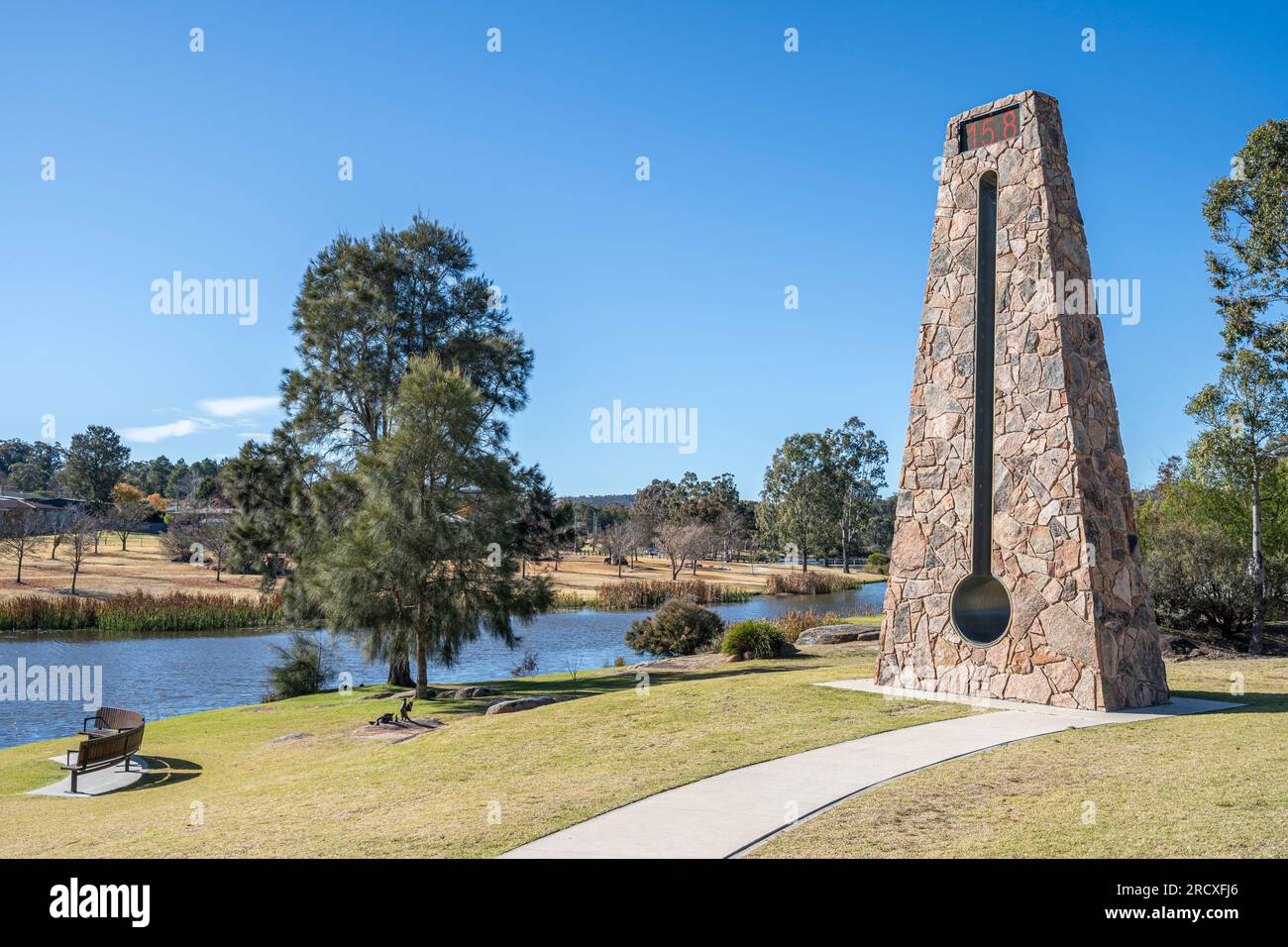 Il grande termometro sulle rive di Quart Pot Creek, Stanthorpe, Queensland, Australia Foto Stock