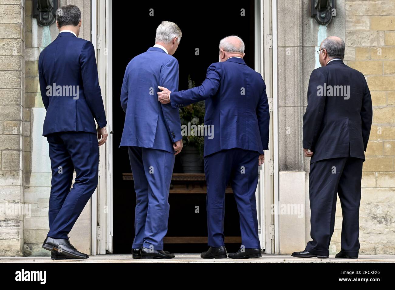 Bruxelles, Belgio. 17 luglio 2023. Il primo ministro belga Alexander De Croo, il re Philippe Filip del Belgio, il presidente del Brasile Luiz Inacio Lula da Silva e il ministro degli Esteri del Brasile Mauro Vieira, ritratti durante un'udienza del re belga con il presidente del Brasile Lula da Silva, al Palazzo reale di Bruxelles, lunedì 17 luglio 2023. BELGA PHOTO DIRK WAEM Credit: Belga News Agency/Alamy Live News Foto Stock